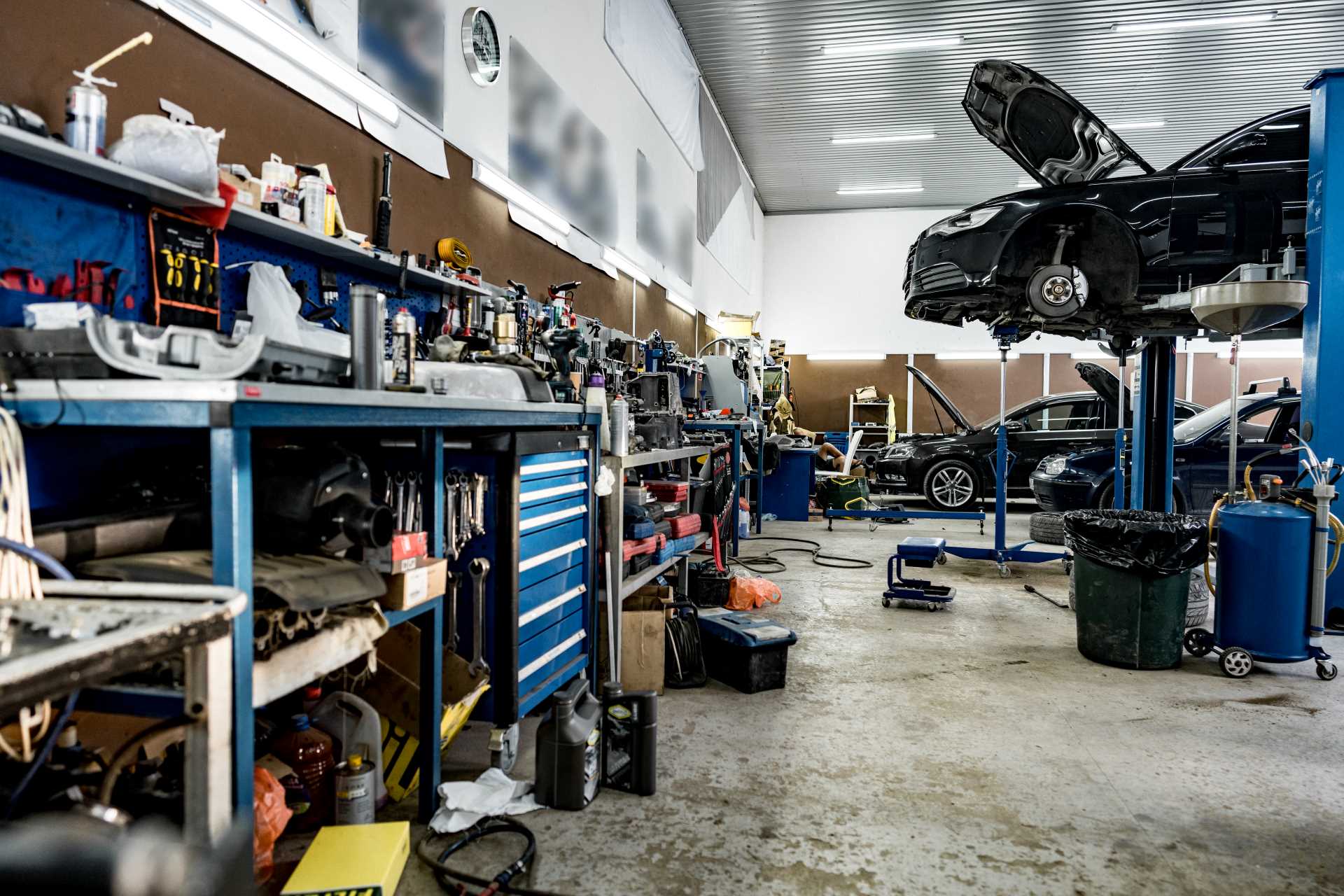 Mehaničar u Auto servisu MERIS